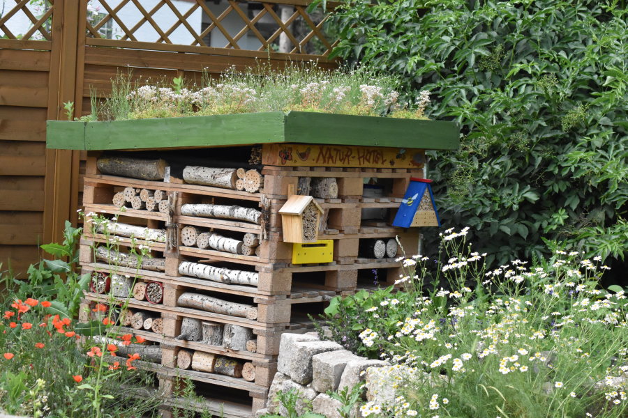 Naturhotel mit begrüntem Dach