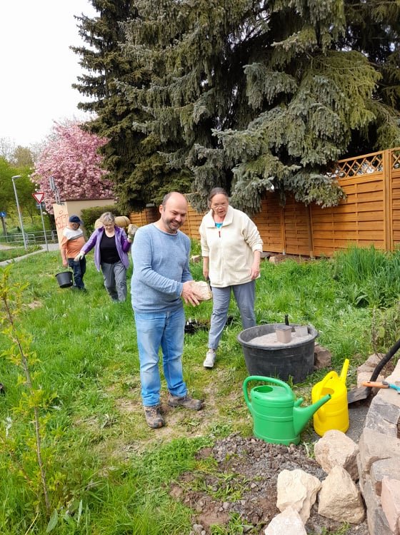 Arbeit an der Kräuterspirale