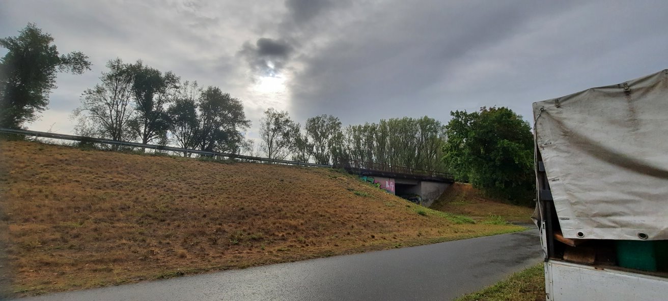 Dunkle Wolken über dem Treffpunkt