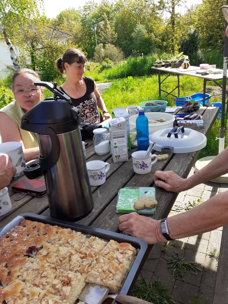 Treffen bei Kaffee und Kuchen - wie jeden ersten Samstag im Monat