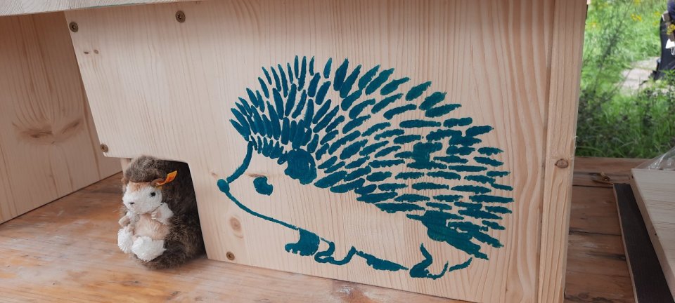 Igelkasten mit Begutachter