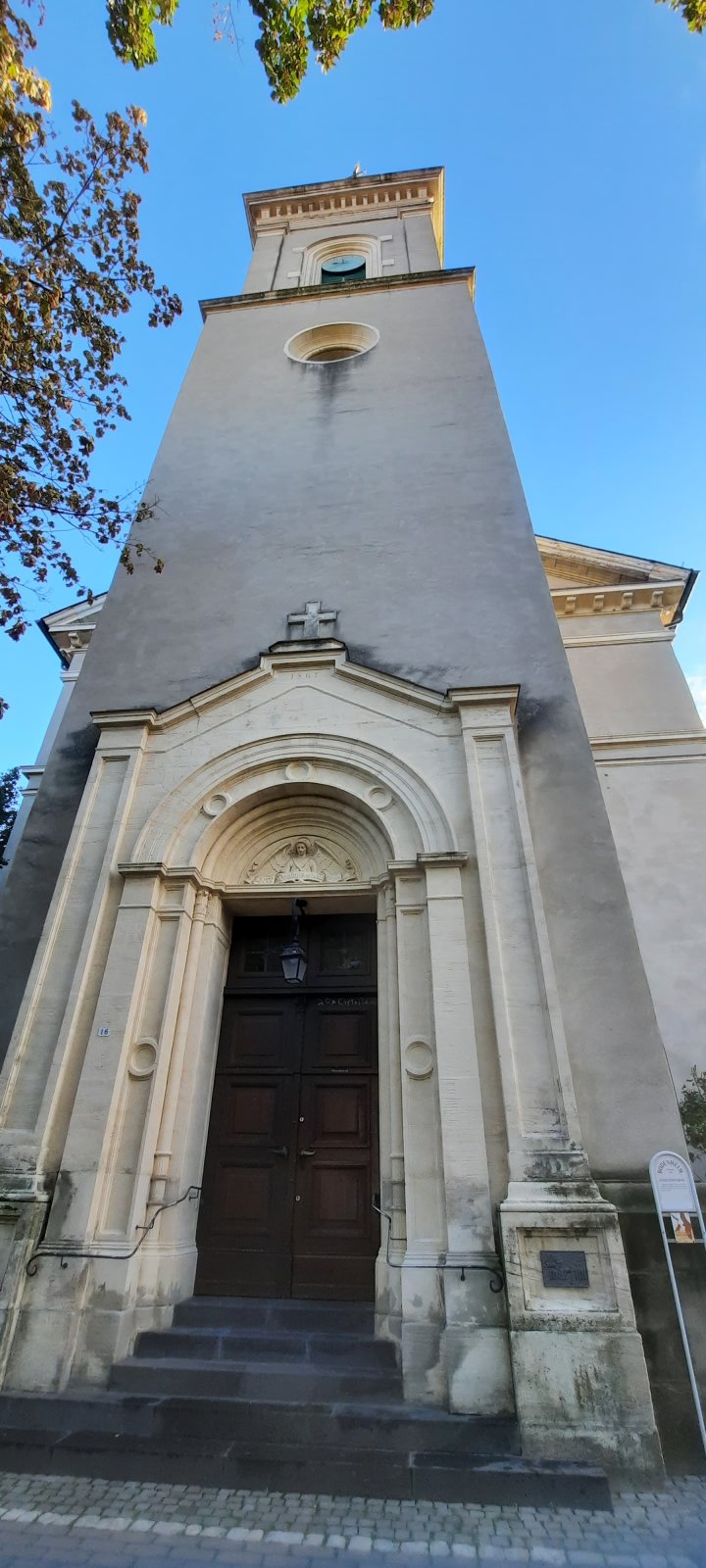 Haupteingang der Katholischen Kirche