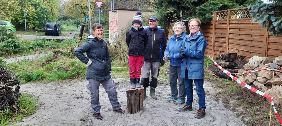 Gruppe im Sandbeet