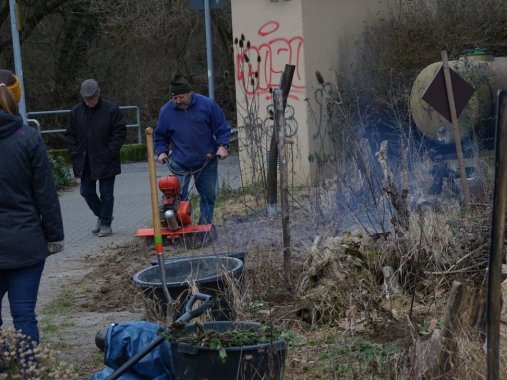 Beim Fräsen des des geplanten Blühstreifens