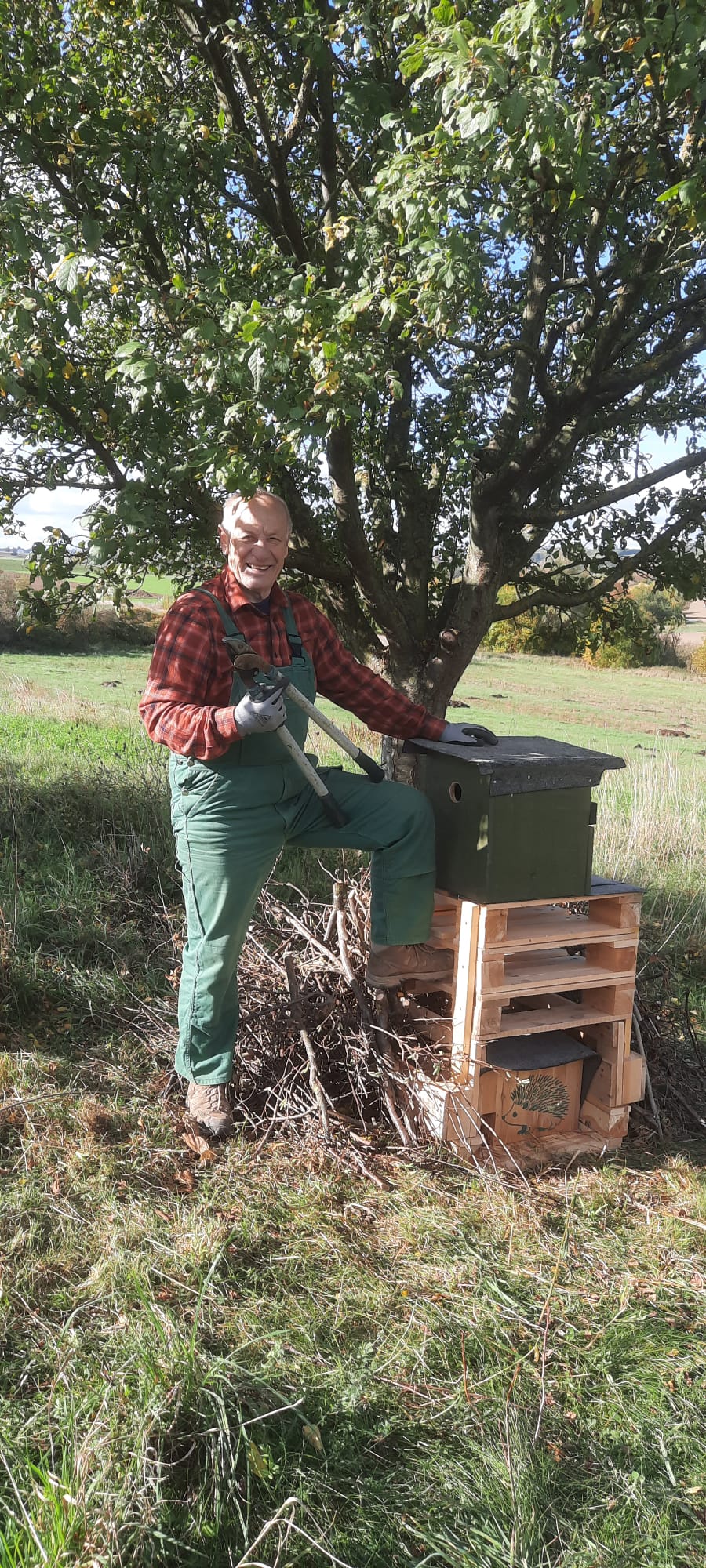 Beim Zusammenbauen des Lebensturms