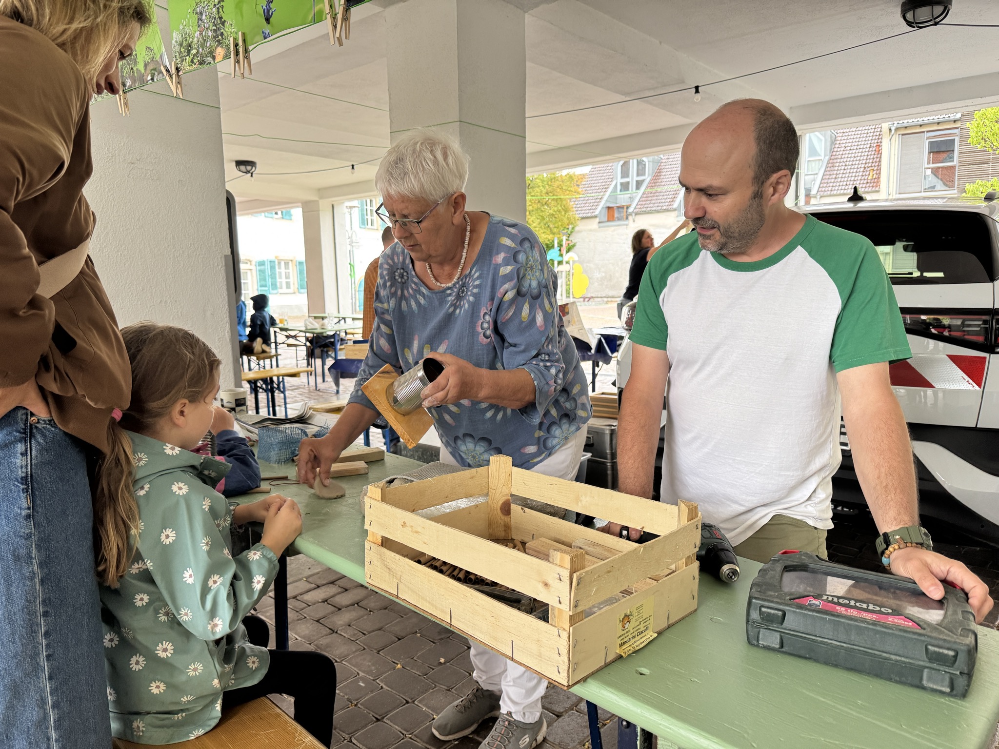 Wildbienen-Nistdosen-Team 4